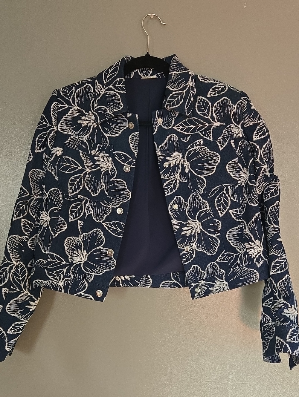 Elie Tahari Navy and White Floral Cropped Jean Jacket